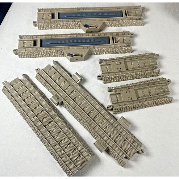 Thomas The Train Tracks 2006 Plastic Gullane Hit Toy Trackmaster Lot of 40 pcs - Picture 5 of 9